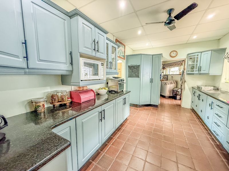 Compelling investment opportunity in a peaceful, well-located area - Photo 5