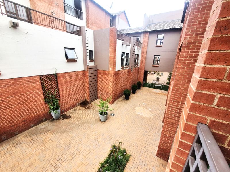 URGENT OPPORTUNITY IN SOUGHT-AFTER DOUGLASDALE RETIREMENT VILLAGE! - Photo 10