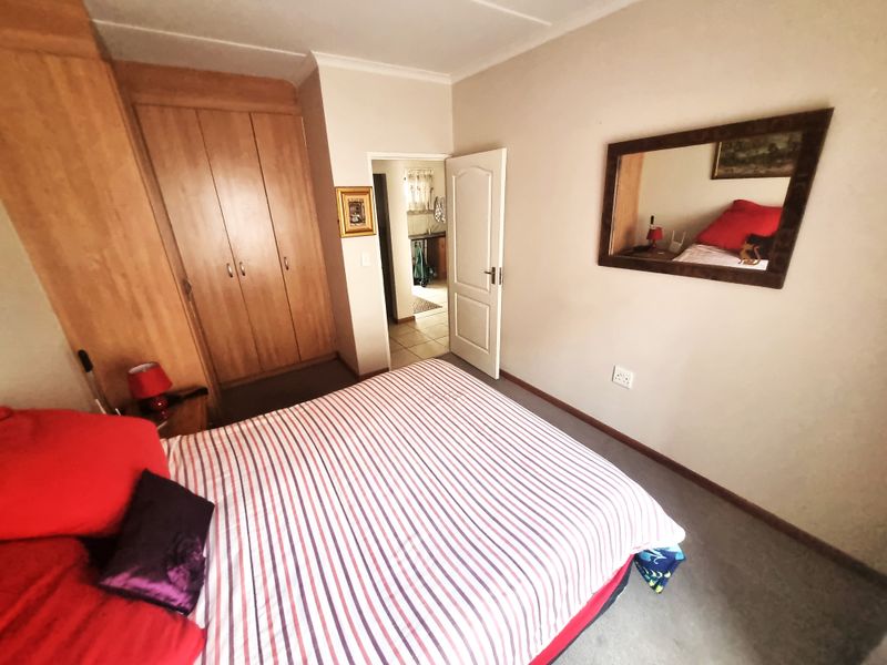 Easy, Secure Living in Douglasdale Retirement Village - Photo 9