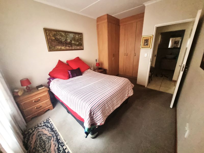Easy, Secure Living in Douglasdale Retirement Village - Photo 8