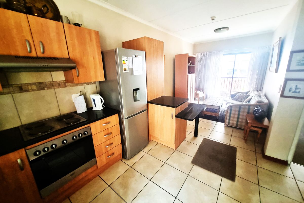 Easy, Secure Living in Douglasdale Retirement Village - Photo 3
