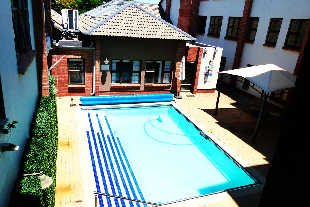 Easy, Secure Living in Douglasdale Retirement Village - Photo 2