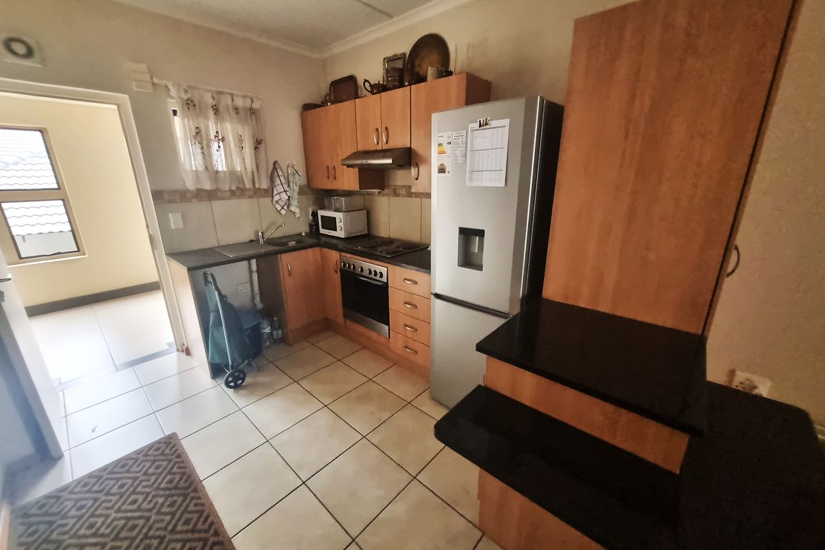 Easy, Secure Living in Douglasdale Retirement Village - Photo 4