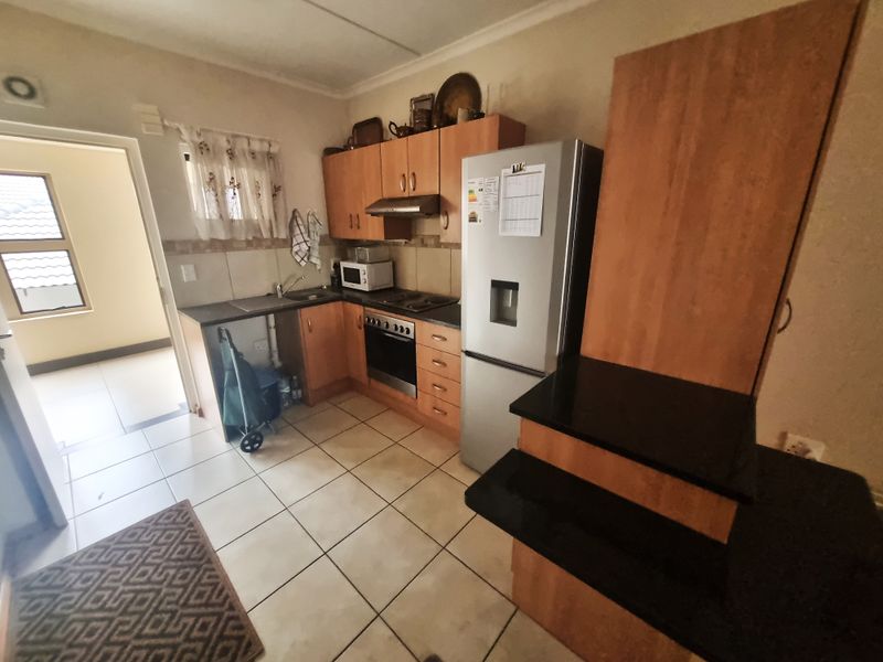 Easy, Secure Living in Douglasdale Retirement Village - Photo 4
