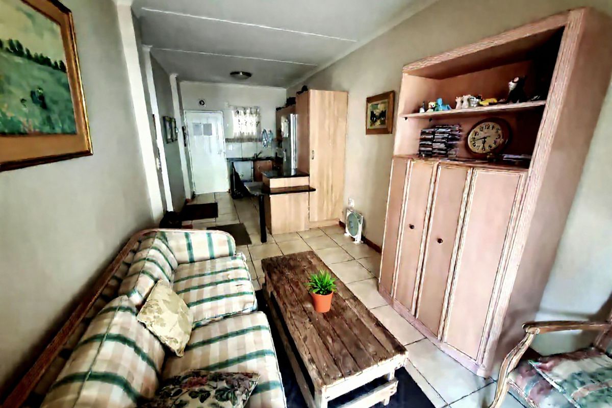 URGENT OPPORTUNITY IN SOUGHT-AFTER DOUGLASDALE RETIREMENT VILLAGE! - Photo 2