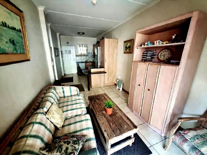 URGENT OPPORTUNITY IN SOUGHT-AFTER DOUGLASDALE RETIREMENT VILLAGE! - Photo 2