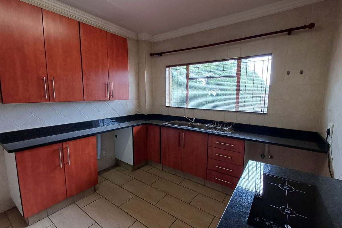 BACHELORS Unit available from 01/05/26 - Photo 2