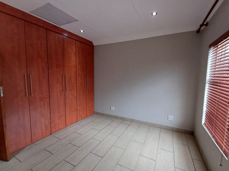 BACHELORS Unit available from 01/05/26 - Photo 5