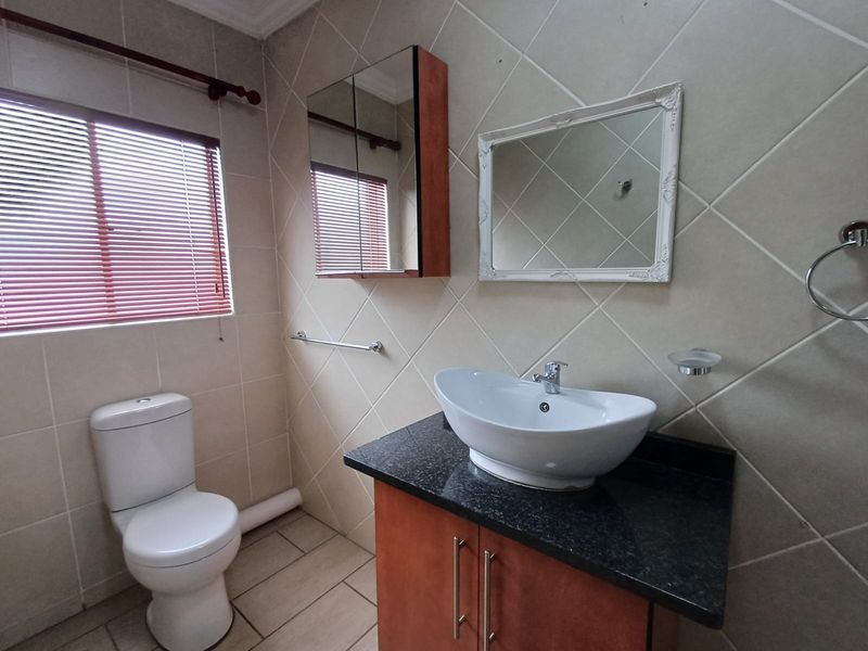 BACHELORS Unit available from 01/05/26 - Photo 6
