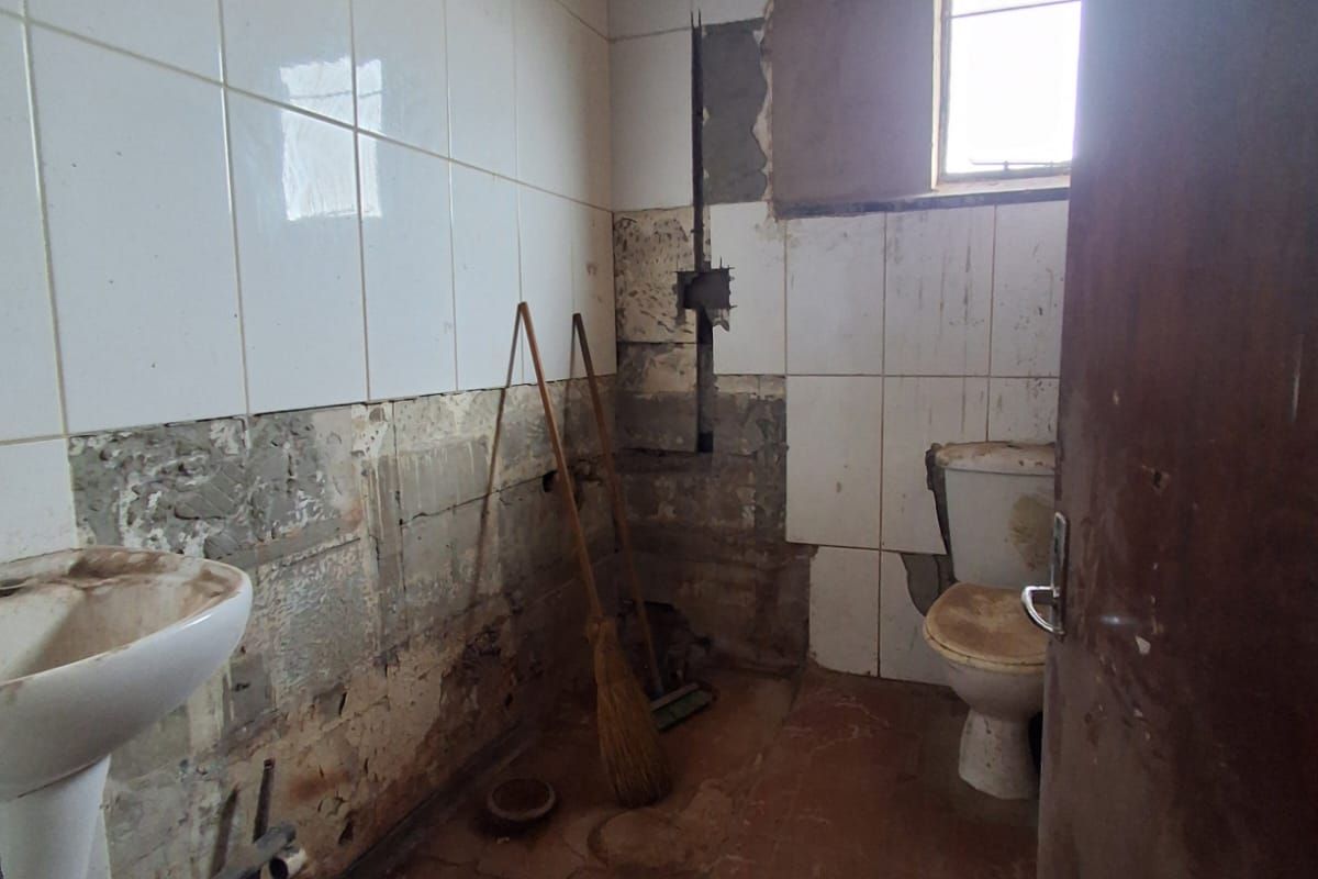 Investor’s Dream with Endless Potential in Sebokeng Zone 3. - Photo 5