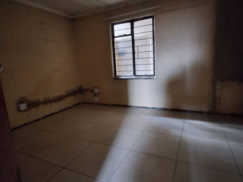 Investor’s Dream with Endless Potential in Sebokeng Zone 3. - Photo 3