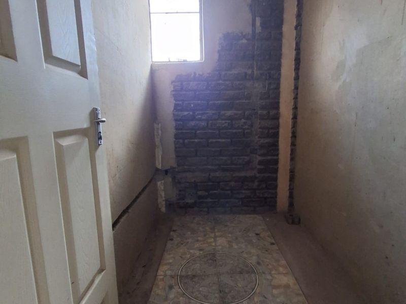Investor’s Dream with Endless Potential in Sebokeng Zone 3. - Photo 9