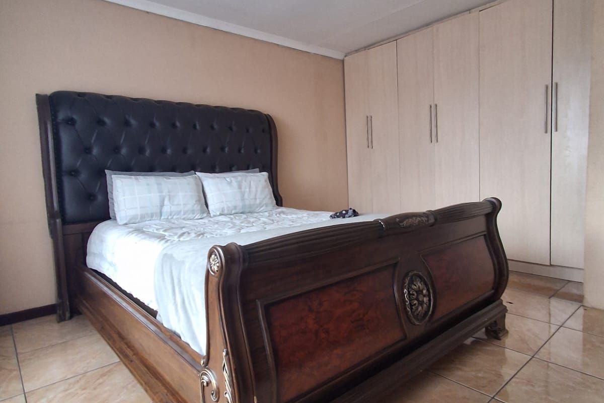Your Perfect Family Haven Awaits in Unitas Park! - Photo 3