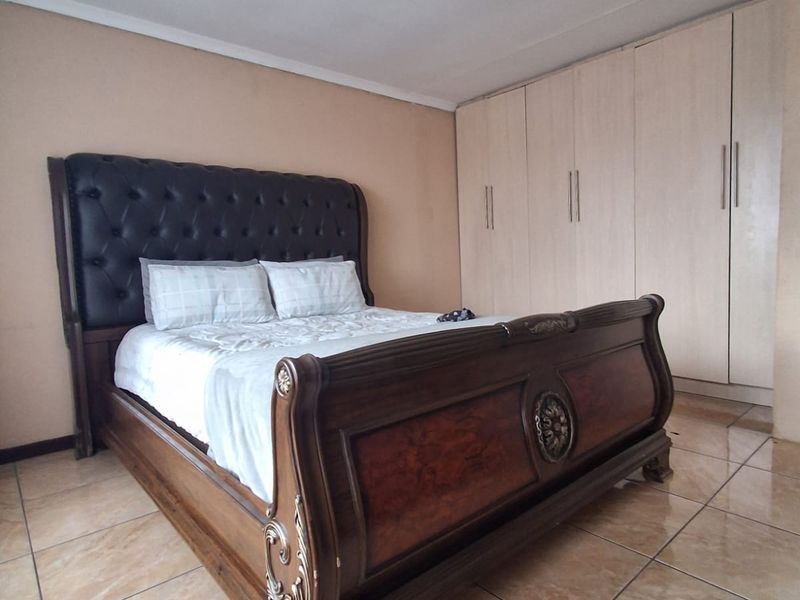 Your Perfect Family Haven Awaits in Unitas Park! - Photo 3