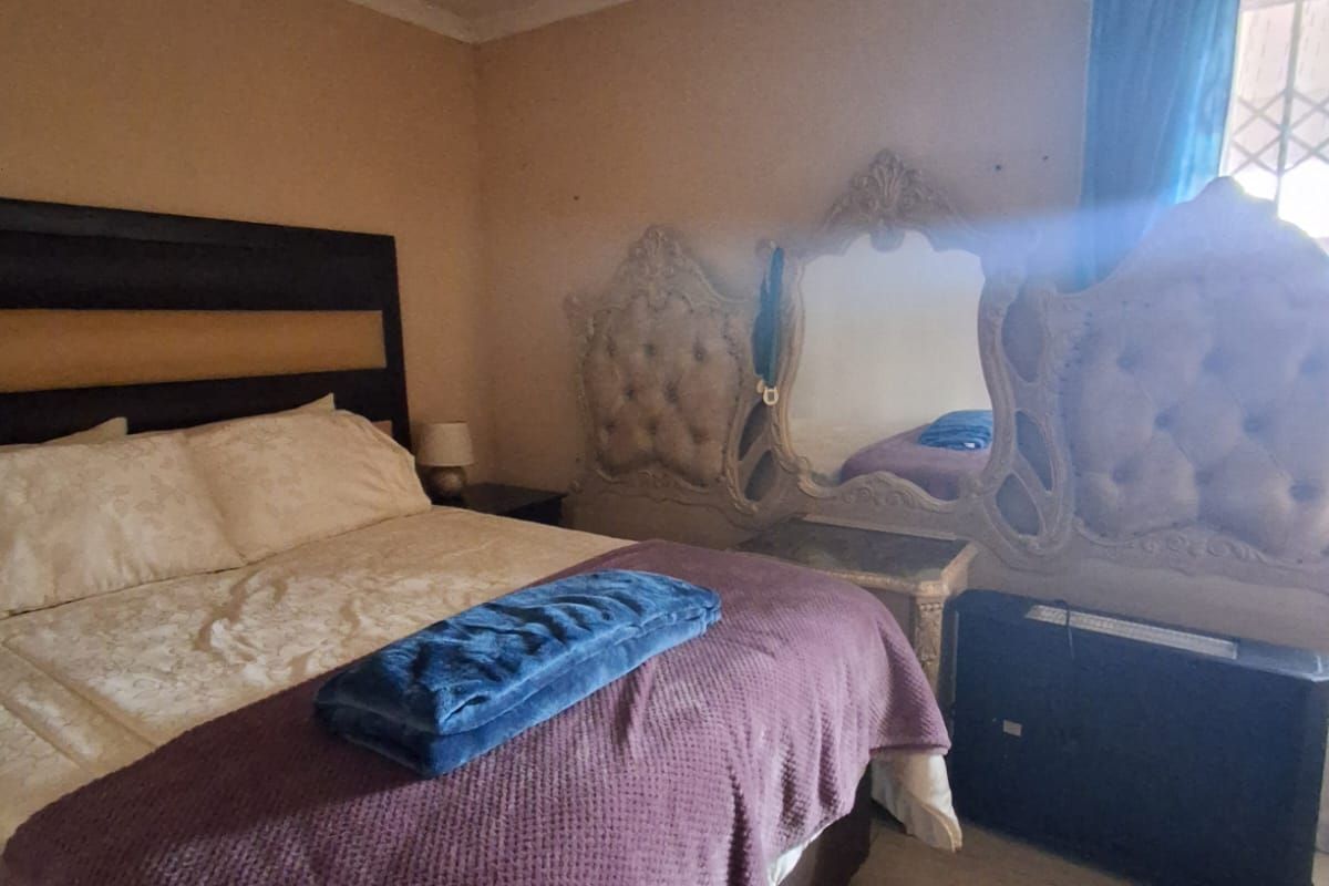 Your Perfect Family Haven Awaits in Unitas Park! - Photo 4
