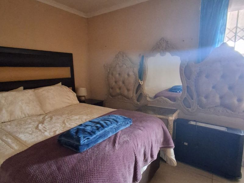 Your Perfect Family Haven Awaits in Unitas Park! - Photo 4