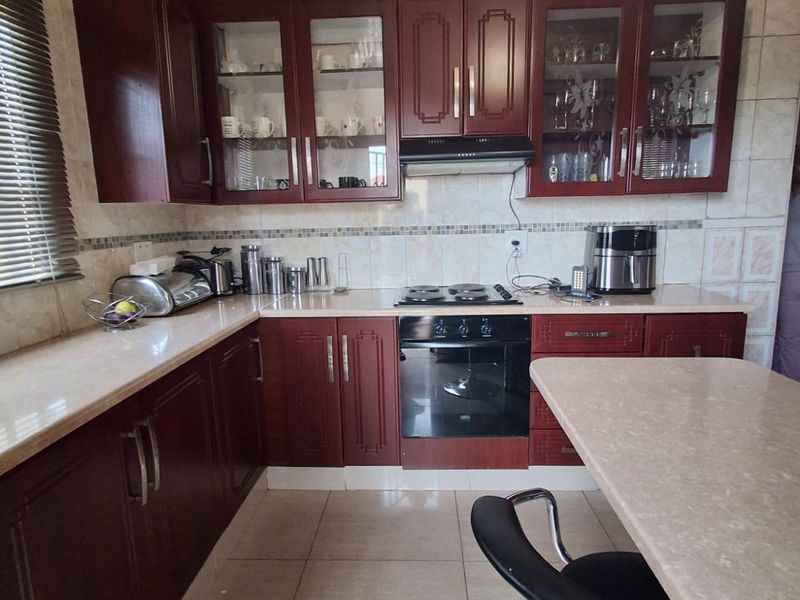 Your Perfect Family Haven Awaits in Unitas Park! - Photo 9
