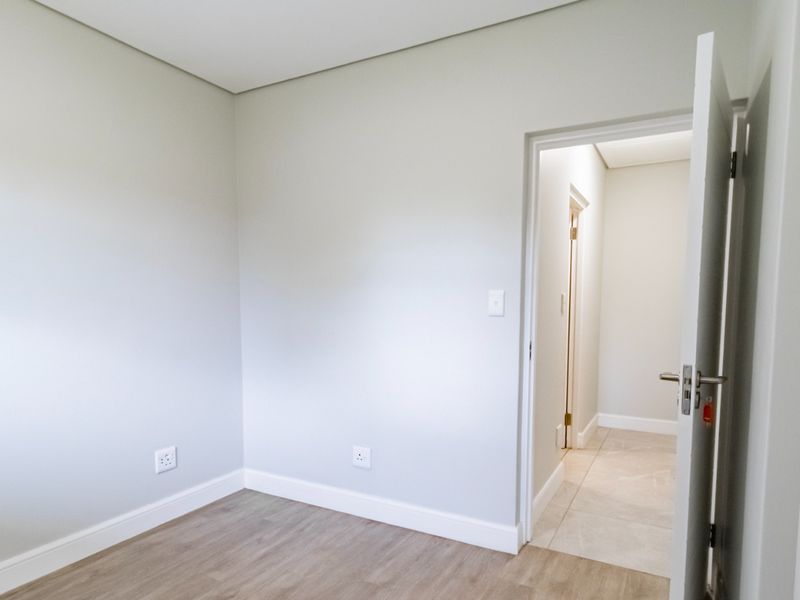 Luxurious 3-Bedroom Ground Floor Corner Unit, pet friendly in Whistling Thorns - Photo 10