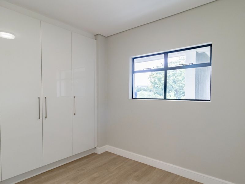 Luxurious 3-Bedroom Ground Floor Corner Unit, pet friendly in Whistling Thorns - Photo 7