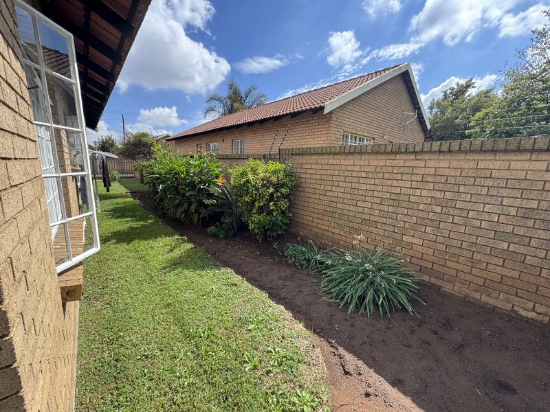 2-Bedroom Home with Backup Water & Walking Distance from Amenities in Reyno Ridge - Photo 2
