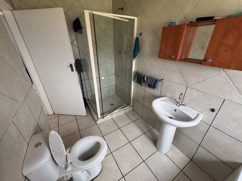 2-Bedroom Apartment for Sale in Reyno Manor - Photo 9