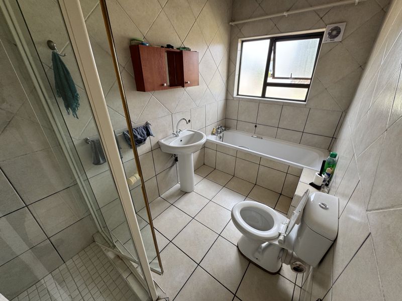 2-Bedroom Apartment for Sale in Reyno Manor - Photo 8