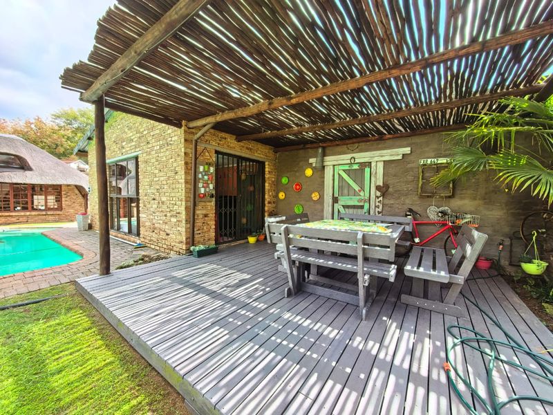 Beautiful family house for sale in Sasolburg in a prime area with everything you need - Photo 2