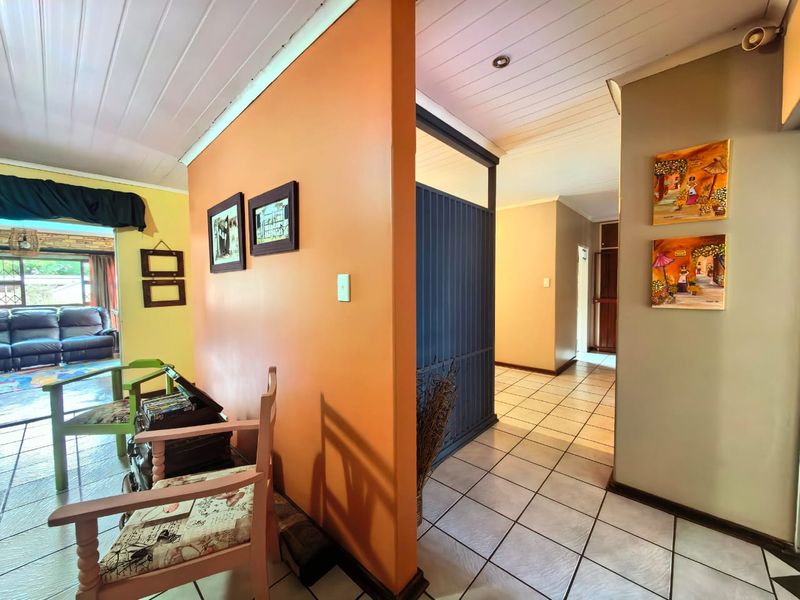 Beautiful family house for sale in Sasolburg in a prime area with everything you need - Photo 8