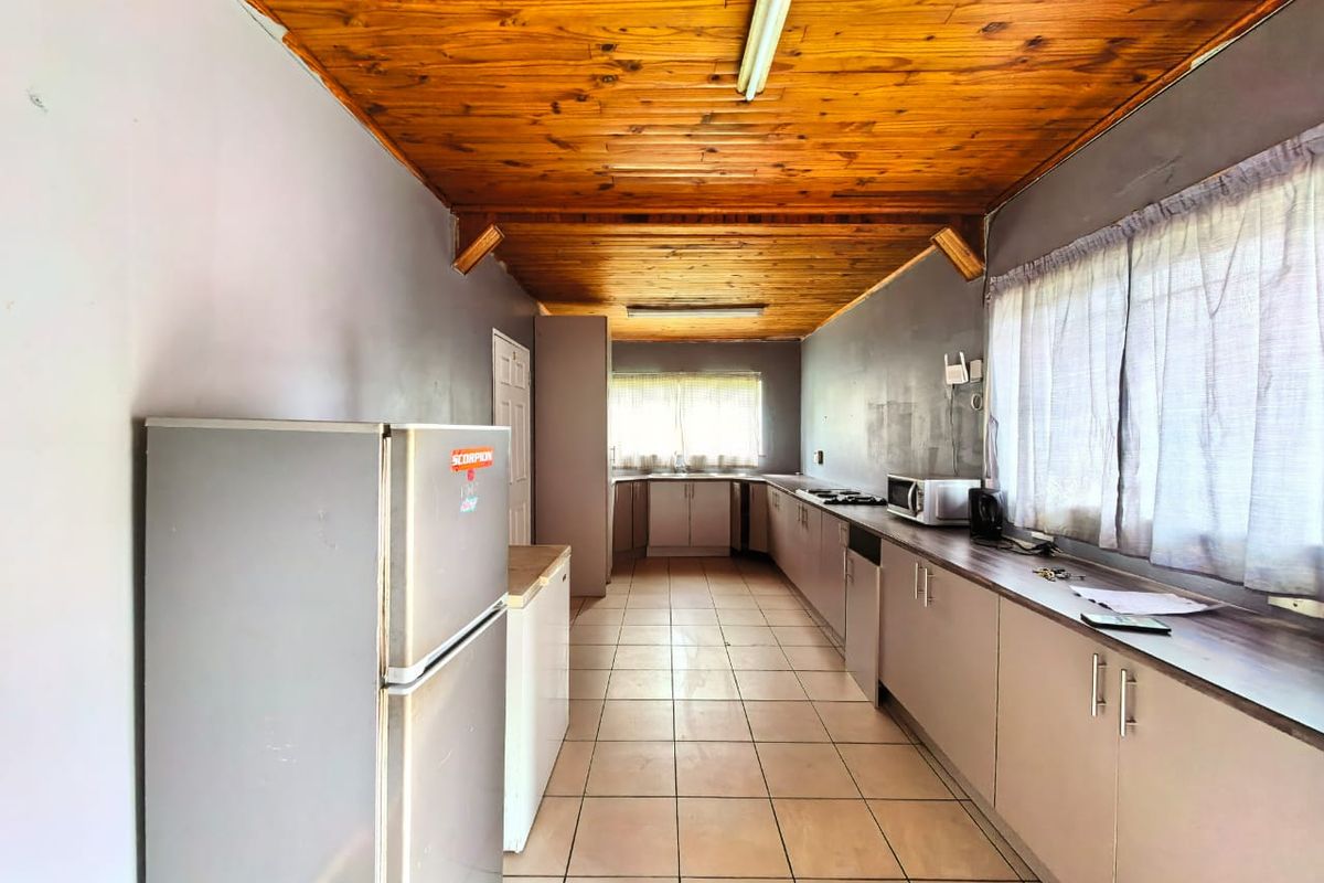 Property for sale in Sasolburg in a perfect spot close to all amenities - Photo 2