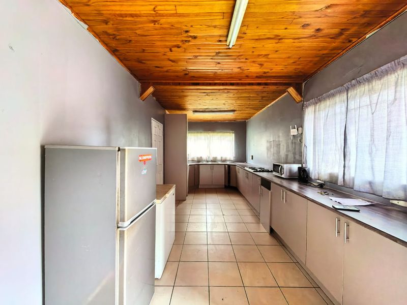 Property for sale in Sasolburg in a perfect spot close to all amenities - Photo 2