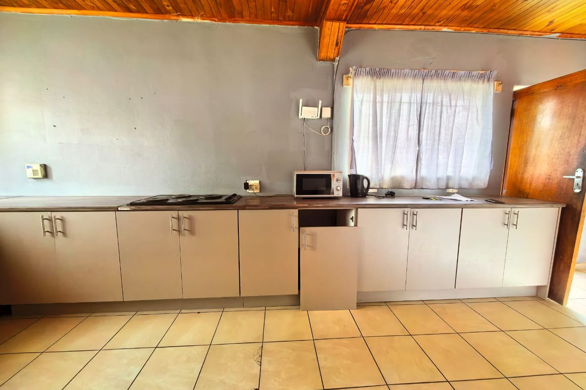 Property for sale in Sasolburg in a perfect spot close to all amenities - Photo 4