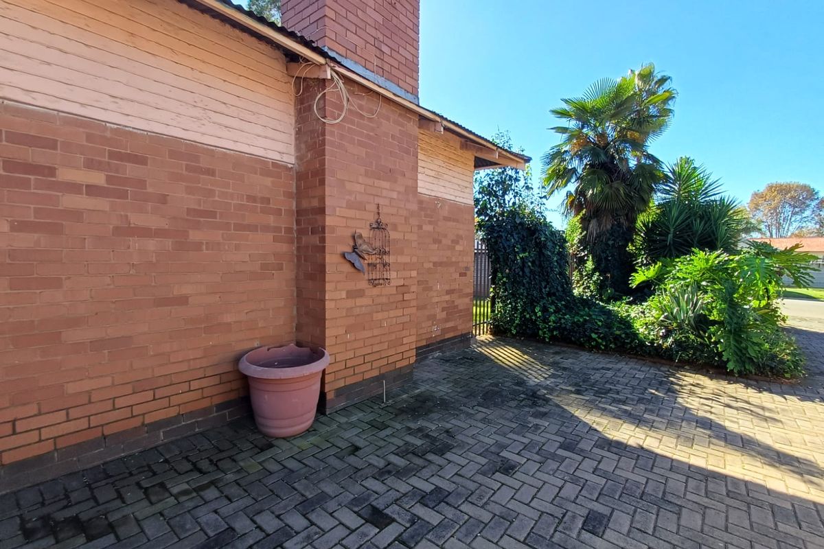 Beautiful Designed Home For Sale In CE 1 With A Magnificent Garden Space. - Photo 4