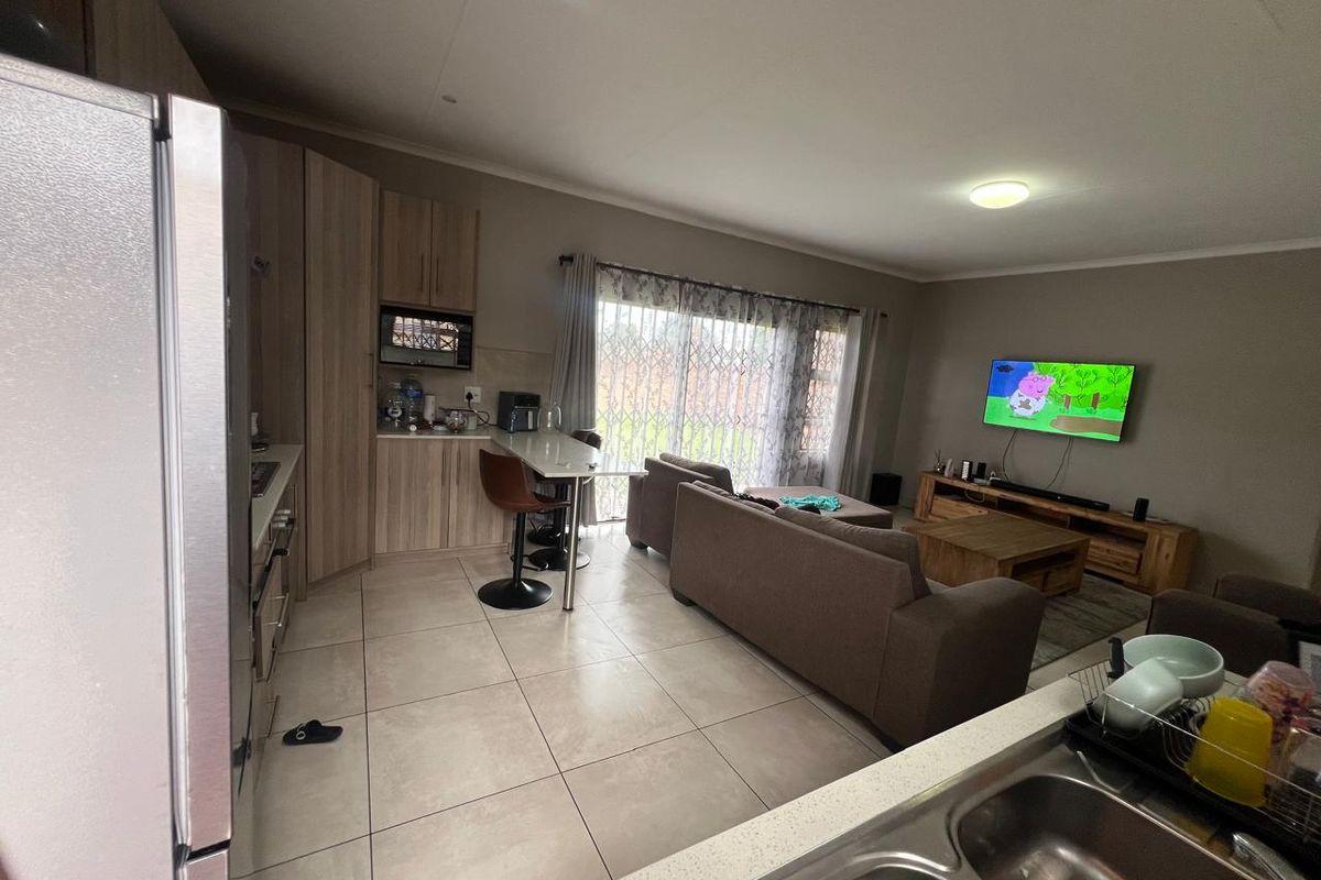 Great property close to schools - Photo 3