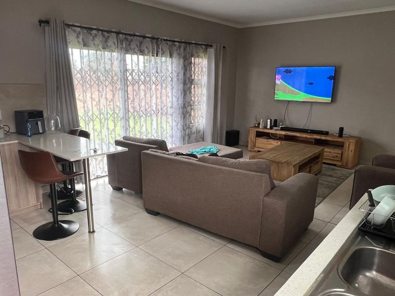 Great property close to schools - Photo 5