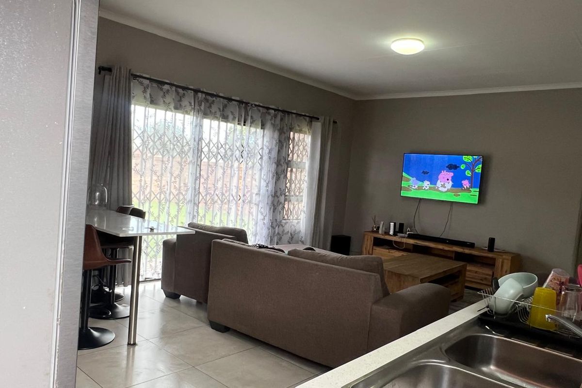 Great property close to schools - Photo 4