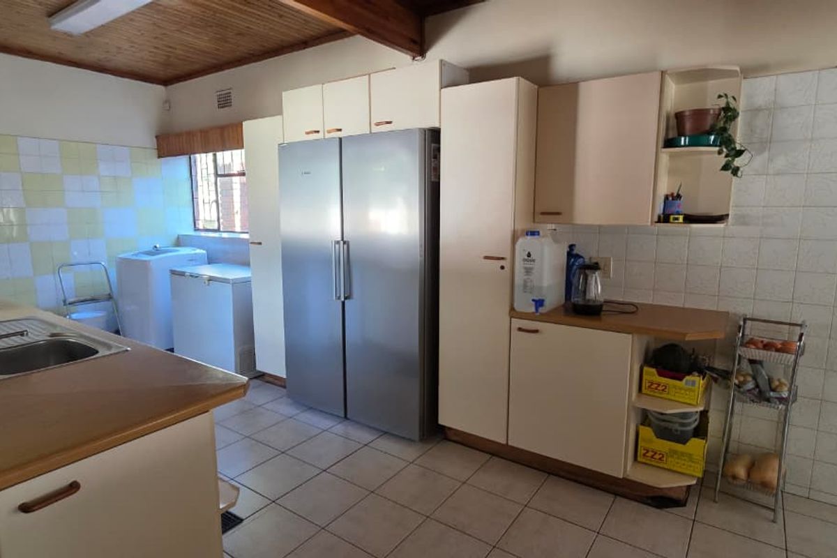 PLEASE NOTE THE FIRST PICTURE IS AI GENERATED...  JUST LOOK AT THE POTENTIAL OF THIS HOUSE! - Photo 5