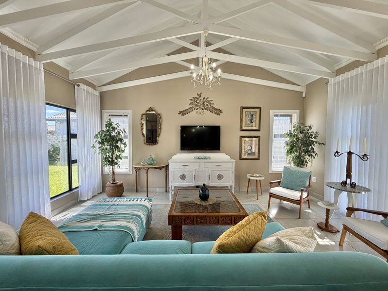Family Home in Fountains Estate - Photo 2