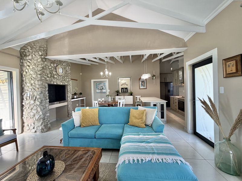Family Home in Fountains Estate - Photo 4