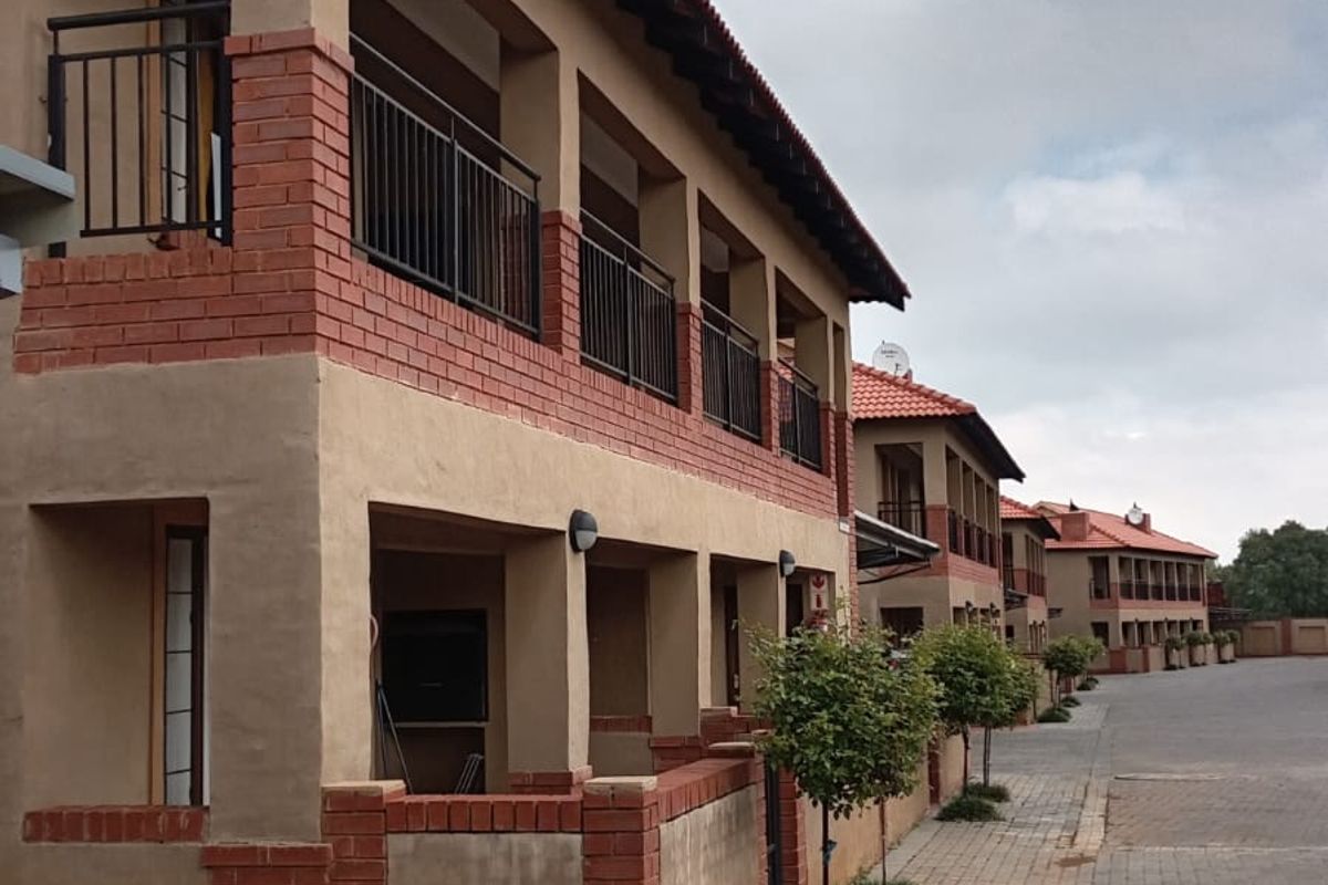 2 BEDROOM, 2 BATHROOM, PET FRIENDLY,GROUND FLOOR UNIT NEAT SECURE COMPLEX KENLEAF - Photo 2