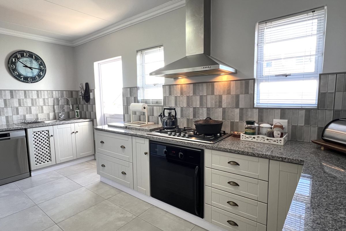 Corner Family Home in Secure Lifestyle Estate - Photo 4