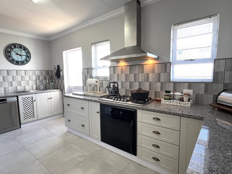 Corner Family Home in Secure Lifestyle Estate - Photo 4
