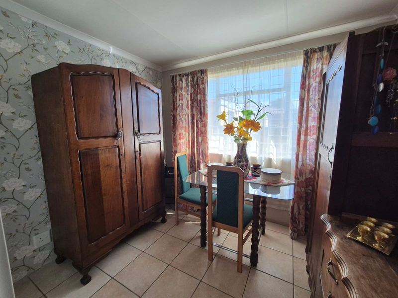 BONUS - Two Bedroom Flat with a Huge stand Property UP FOR SALE - Photo 7