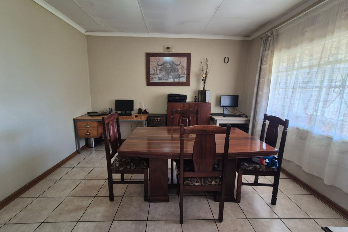 BONUS - Two Bedroom Flat with a Huge stand Property UP FOR SALE - Photo 2