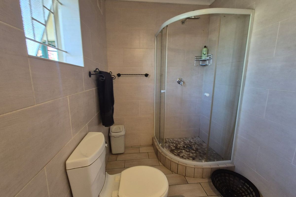BONUS - Two Bedroom Flat with a Huge stand Property UP FOR SALE - Photo 5