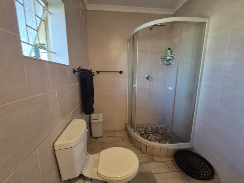 BONUS - Two Bedroom Flat with a Huge stand Property UP FOR SALE - Photo 5
