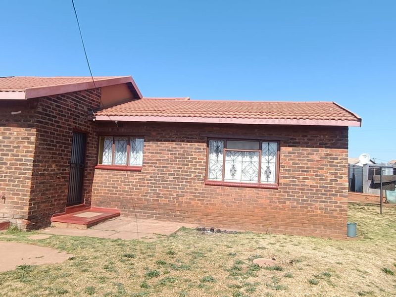 Solid, Low-Maintenance Family Home in Sebokeng! - Photo 6