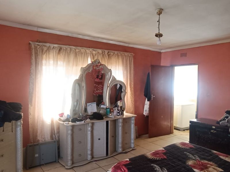 Solid, Low-Maintenance Family Home in Sebokeng! - Photo 4