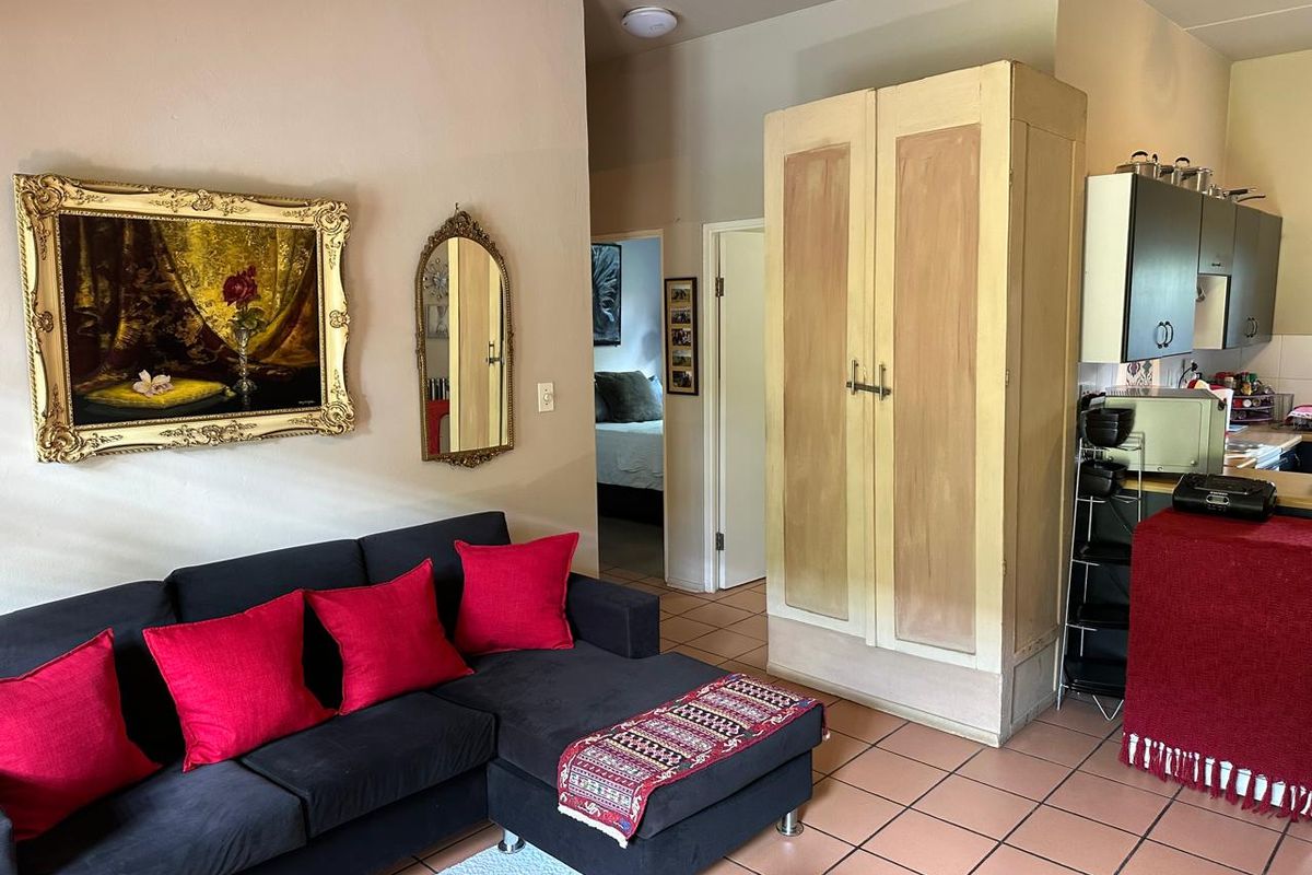 Secure and Quaint ground floor 2-Bed Apartment - Photo 3