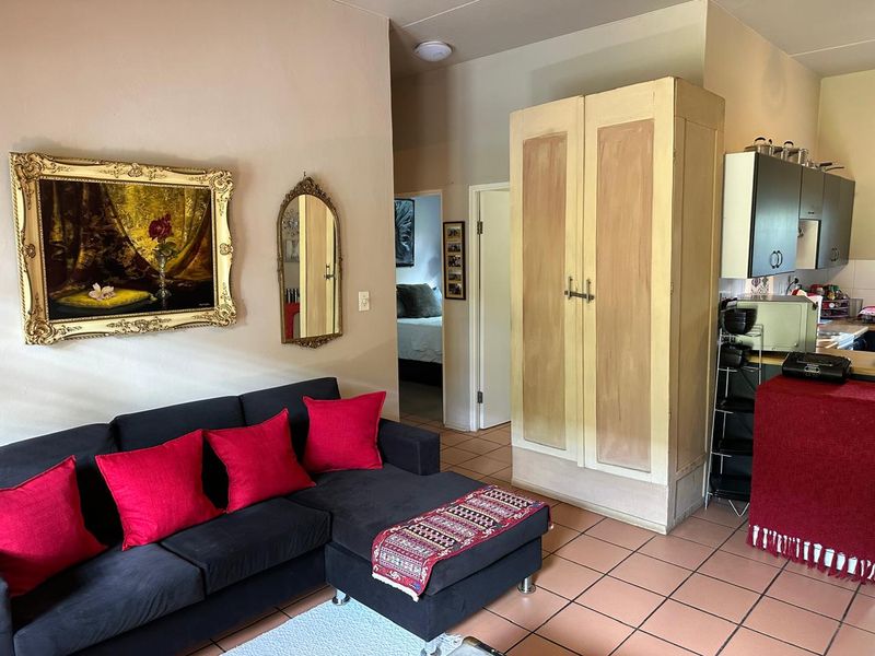 Secure and Quaint ground floor 2-Bed Apartment - Photo 3