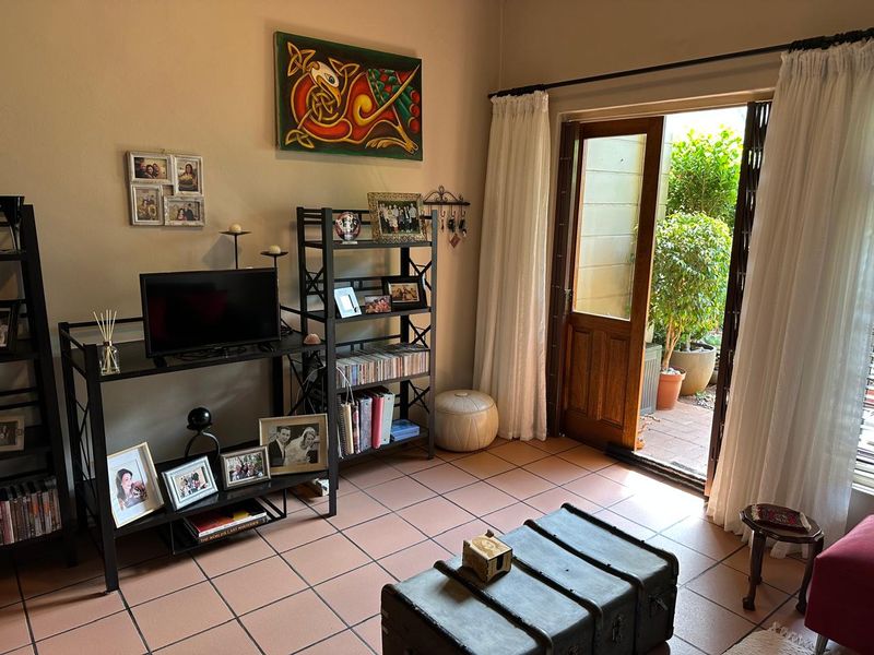 Secure and Quaint ground floor 2-Bed Apartment - Photo 2